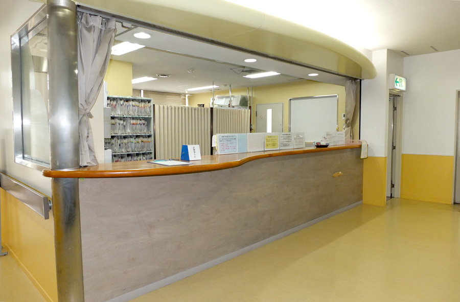 東郷外科医院の受付の写真