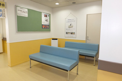 東郷外科医院の中待合室の写真