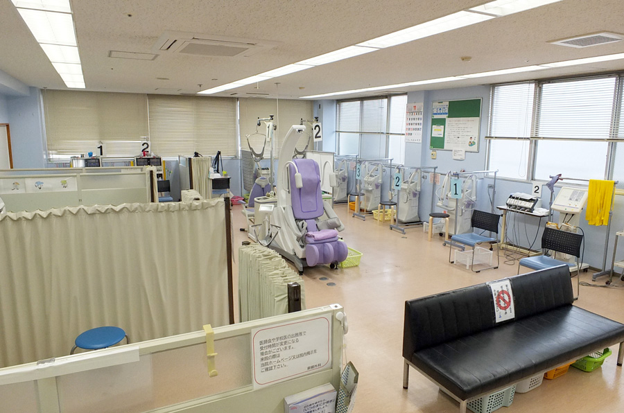 東郷外科医院の一階リハビリ室の写真